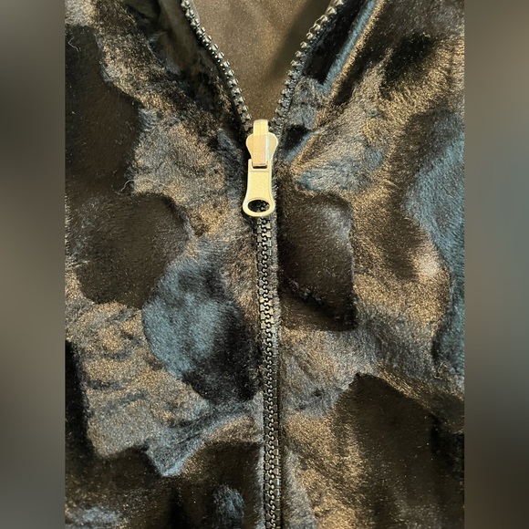 Italian Made AMATI Black Vest, Zip Front, Faux Fur Outside with POCKETS - Picture 4 of 13